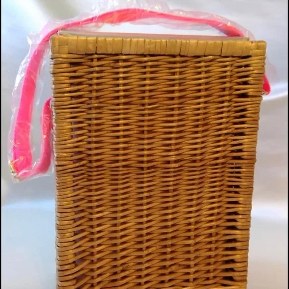 Sold elsewhere! Lilly Pulitzer Wicker Wine Tote NWT with printed fabric - Picture 4 of 4